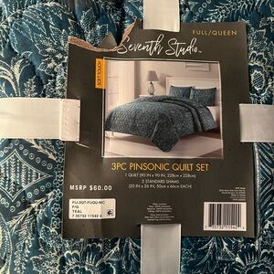 New queen size Pinsonic Quilt set